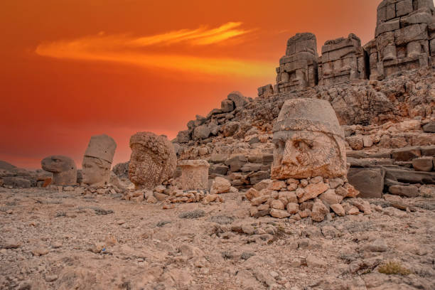 voyage photo concept. adiyaman / nemrut montagne / turquie - commagene photos et images de collection