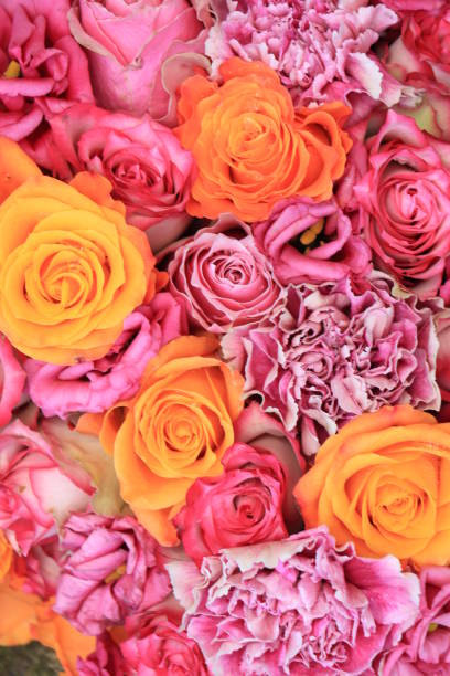 Wedding flowers: roses, carnations and listianthuis in various shades of pink and orange