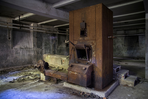 A picture of an old abandoned rusty machinery