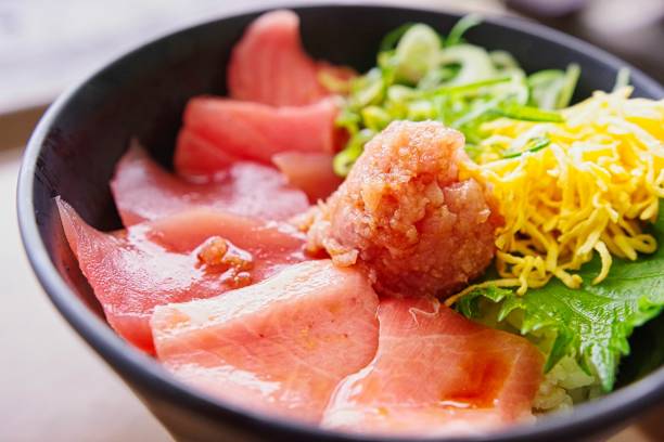 a delicious seafood bowl with beautiful tuna - tuna sashimi sea fish imagens e fotografias de stock