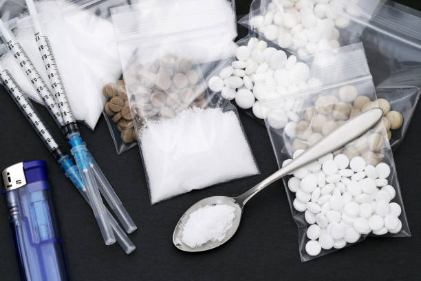 cooked heroin drugs and injection syringe cooked heroin drugs and injection syringe on black background drug problem stock pictures, royalty-free photos & images