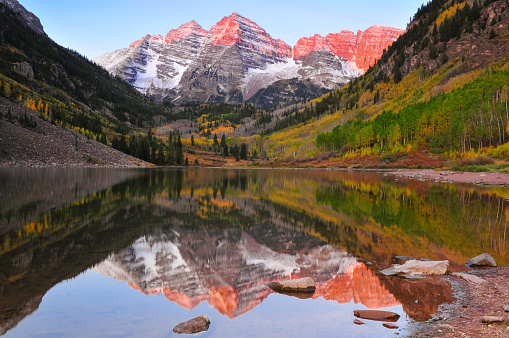 Alpenglow on the Maroon Bells and Maroon Lake, White River National Forest, Aspen, Colorado, USA