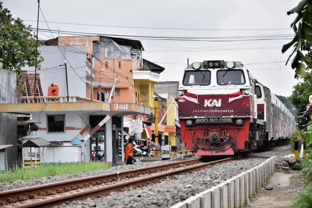 indonesische zug - train public transportation passenger train locomotive stock-fotos und bilder