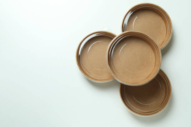 istock Food delivery disposable bowls on white background 1367779815