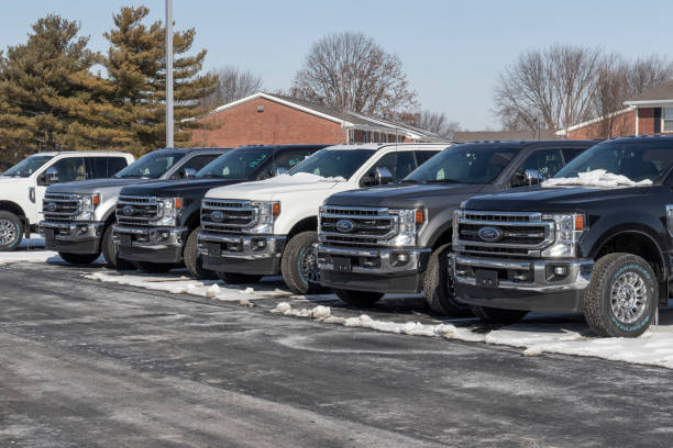 ford f-250 display at a dealership in snow. the ford f250 is available in xl, xlt, lariat, king ranch, and platinum models. - domestic car color image horizontal car imagens e fotografias de stock