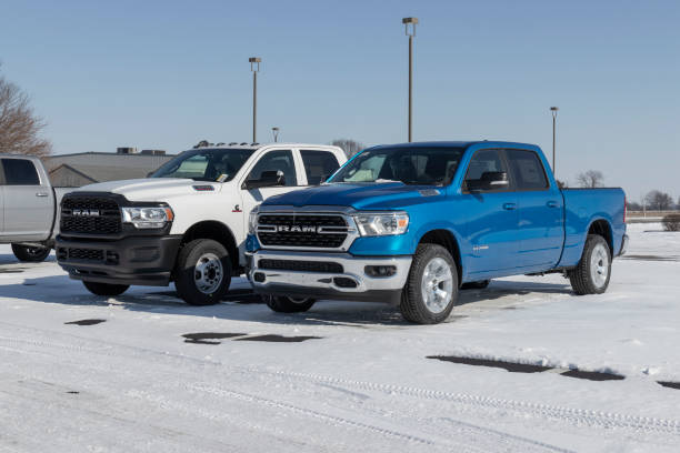 ram 1500 and 3500 display at a chrysler ram dealership. the stellantis subsidiaries of fca are chrysler, dodge, jeep, and ram. - 3500 imagens e fotografias de stock