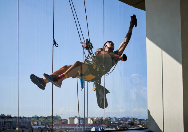 istock Industrial mountaineering worker cleaning window outside building. 1367837918