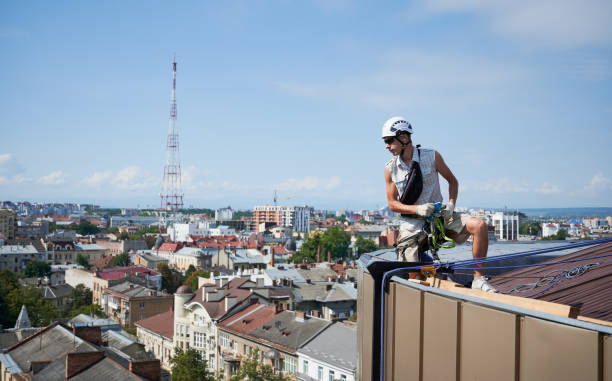 istock Industrial mountaineering worker cleaning window outside building. 1367837991