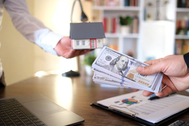 istock Buying and Selling a New House 1367841021