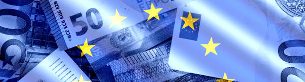 flagge der europäischen union und euro geld - ecb stock-fotos und bilder