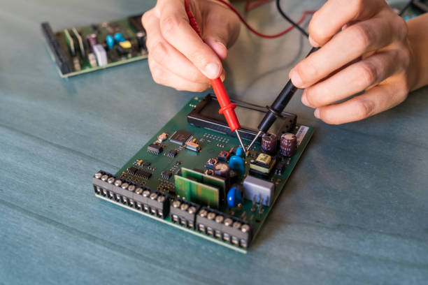 woman hands measuring an intercom motherboard electric current - resistor electrical component electronics industry electricity imagens e fotografias de stock