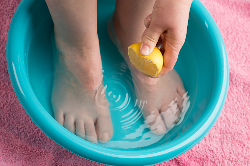 Homemade bath soak for dry feet skin
