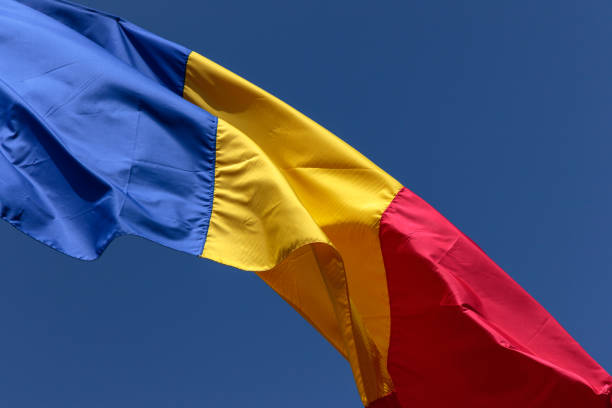 flag of romania, romanian flag - romania flag romanian flag colors imagens e fotografias de stock