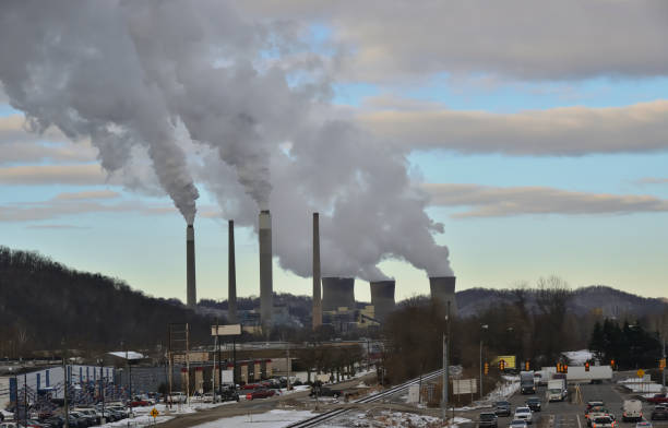 centrale elettrica a carbone della virginia occidentale - coal fired power station foto e immagini stock