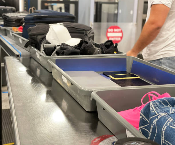 aeropuerto y viajes aéreos, lax - control de seguridad fotografías e imágenes de stock