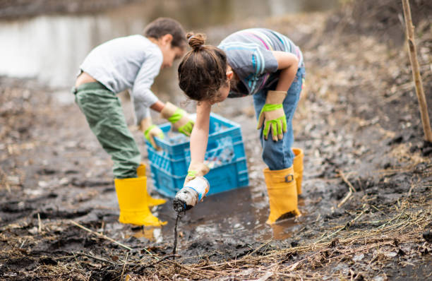 istock Cleaning Up for Earth Day 1367924534