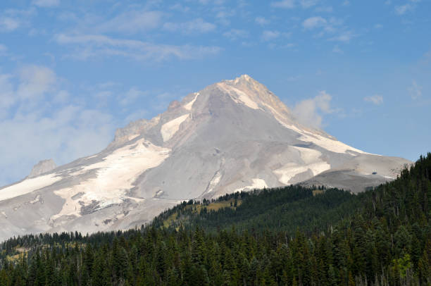 istock Mount Hood thru Morning Haze 1367938302