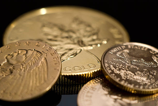 diverse monete d'oro - gold coin ingot bullion foto e immagini stock