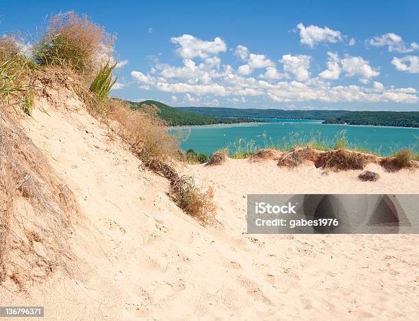 Sleeping Bear Dunes National Lakeshore Foto de stock y más banco de imágenes de Agua - Agua, Agua estancada, Aire libre