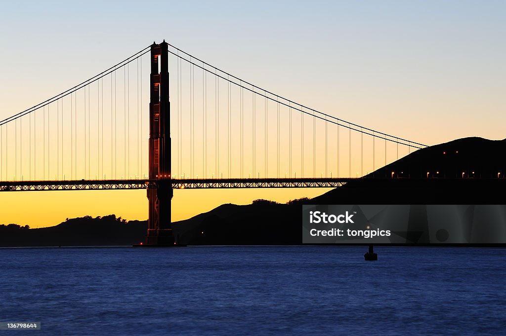 Golden Gate Bridge Zachód słońca widok - Zbiór zdjęć royalty-free (Architektura)