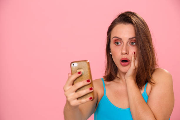 istock Shocking news on a phone 1368000571