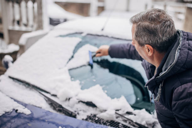 istock Winter, clearing the snow from the car 1368001840