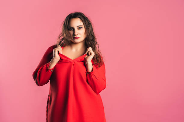 sexy plus size model in red dress on pink background - sex symbol sensuality women overweight imagens e fotografias de stock