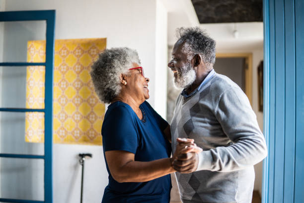 senior couple dancing at home - dancing imagens e fotografias de stock