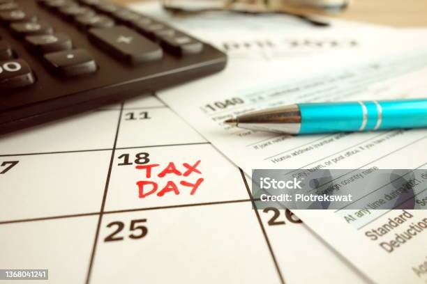 Tax Payment Day Marked On A Calendar April 18 2022 With 1040 Form Stock Photo - Download Image Now