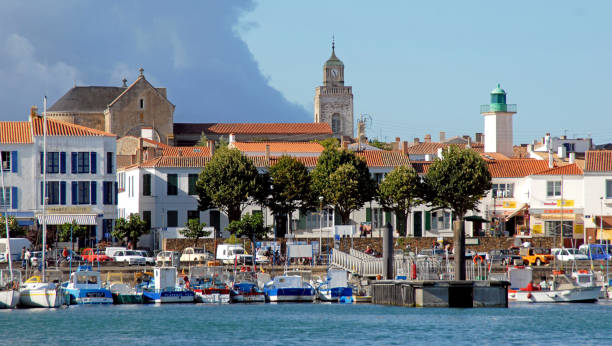 waterfront quayside, port joinville, ile d'yeu, vendee, france - vendee photos et images de collection