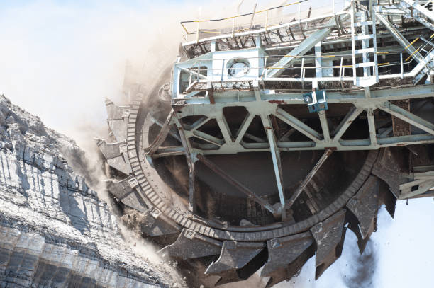 Coal mining machine with rotating cutting drums