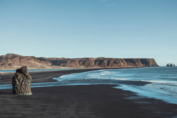 rynisfjara 블랙 샌드 비치, 아이슬란드 - black sand beach scenics sand 뉴스 사진 이미지