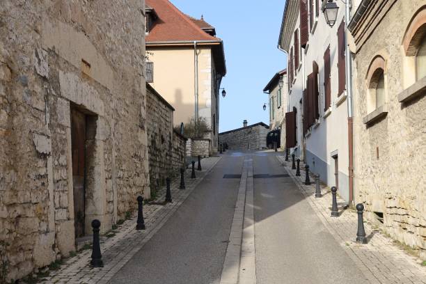 istock Morestel - Vieille rue typique 1368065839