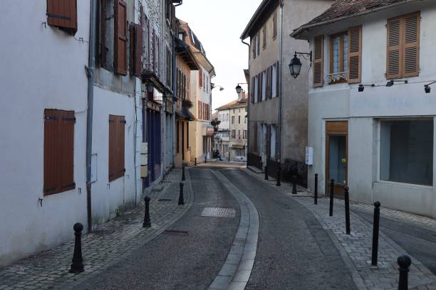 istock Morestel - Vieille rue typique 1368065858