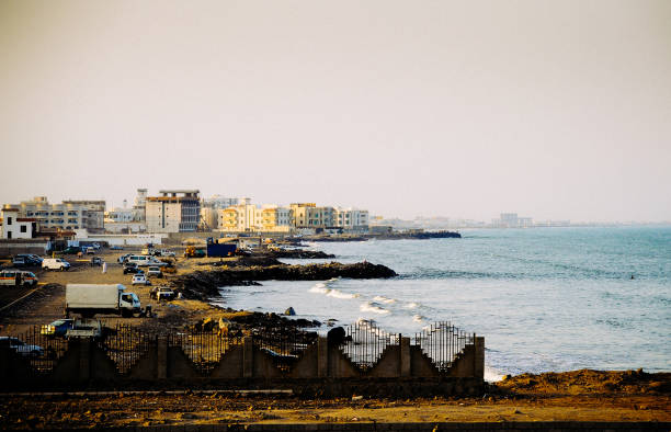 vista sulla spiaggia del golfo di aden, yemen - yemen foto e immagini stock