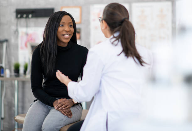 woman at a check-up - womens issues imagens e fotografias de stock