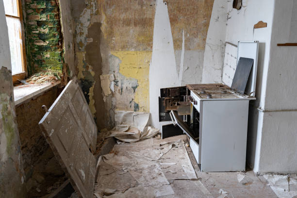 istock Old Abandoned and Dirty Kitchen Equipment 1368071685