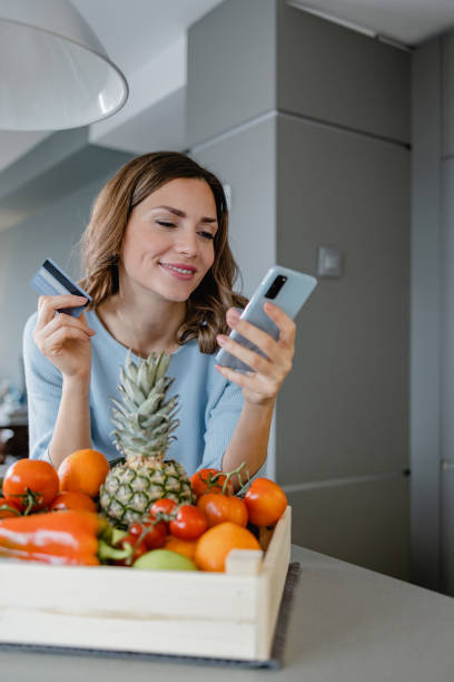 istock Ordering groceries online and paying contactless 1368074948