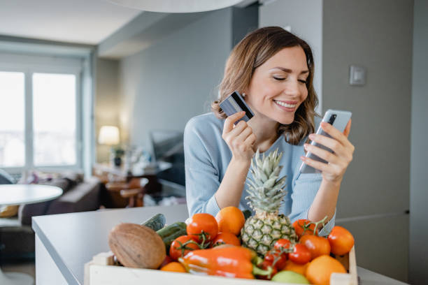 istock Ordering groceries online and paying contactless 1368075718