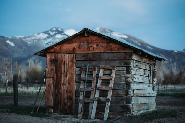 western barn - western usa mountain peak landscape farm imagens e fotografias de stock