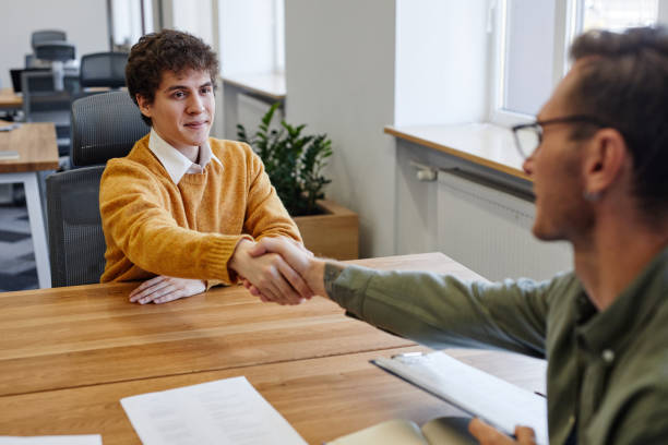 éxito entrevista de trabajo - opportunity handshake job business fotografías e imágenes de stock