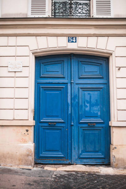 Paris, France - January 13, 2020: The door house in Montmartre where Theo and Vincent van Gogh lived Paris, France - January 13, 2020: The door to the entrance to the house in Montmartre where Theo and Vincent van Gogh lived - rue Lepic vincent van gogh painter stock pictures, royalty-free photos & images