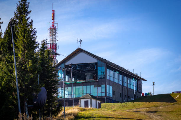 top station building of gondola lift on jaworzyna krynicka mountain, poland. - granite travel audio imagens e fotografias de stock