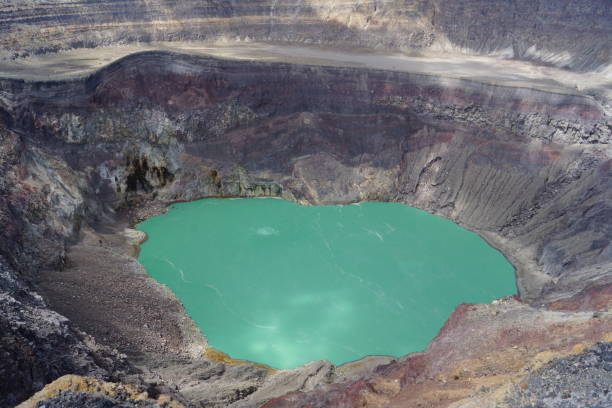 santa ana volcano in el salvador - el salvador lake scenics nature imagens e fotografias de stock