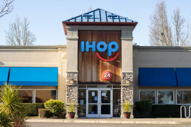 IHOP Restaurant Beaverton, OR, USA - Jan 25, 2022: Front view of an IHOP (International House of Pancakes) restaurant in Beaverton, Oregon. IHOP is a pancake house chain specializing in breakfast foods. Ihop stock pictures, royalty-free photos & images