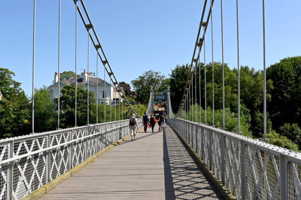 queens park bridge over the river dee in chester - chester england dee river suspension bridge bridge imagens e fotografias de stock