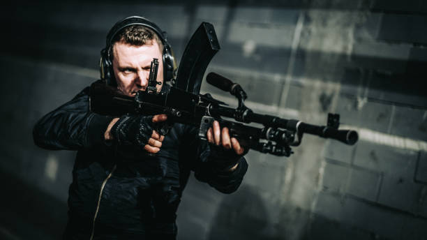 istock Shooting preparations. Man holding Bren light machine gun, target shooting 1368239953