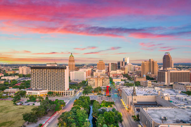 san antonio, texas, ee.uu. drone skyline panorama aéreo - tejanos fotografías e imágenes de stock