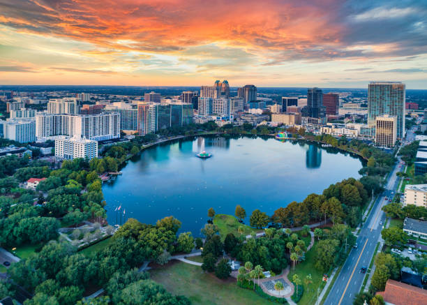 orlando, florida, usa downtown drone skyline aerial - skyline fotos stockfoto's en -beelden