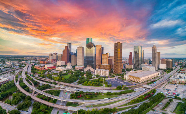 houston, texas, usa drone skyline aerial panorama - financial district fotos imagens e fotografias de stock